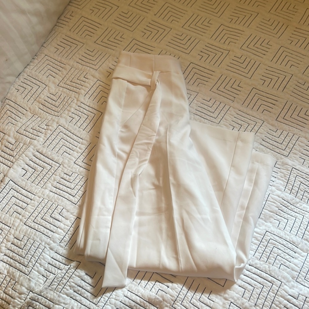 NY and Co White Crop Pant